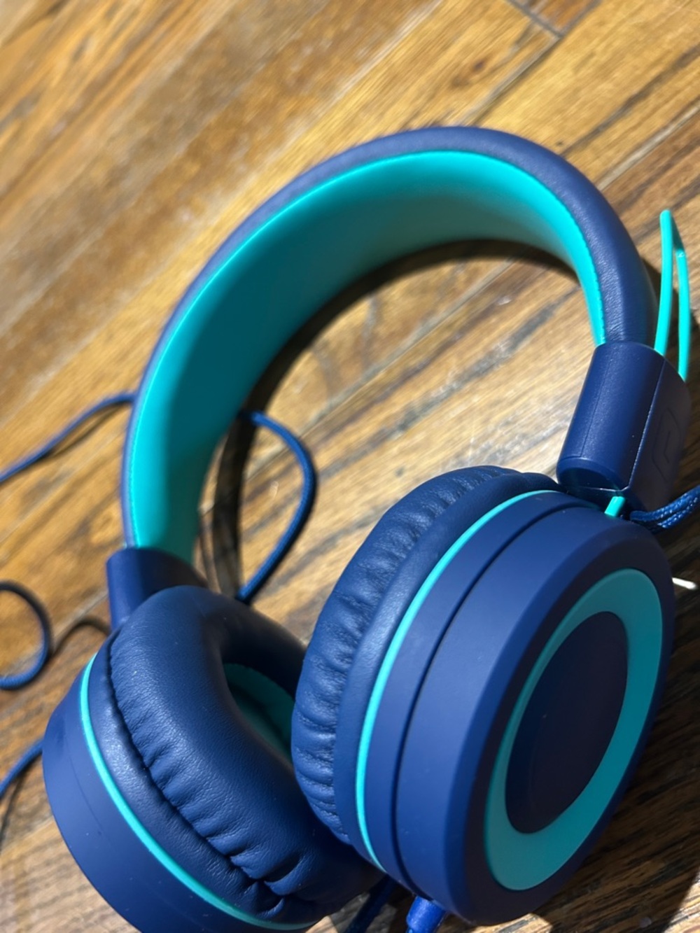 Over-Ear Wired Headphones in Teal and Navy - Comfortable Sound - Picture 2 of 9